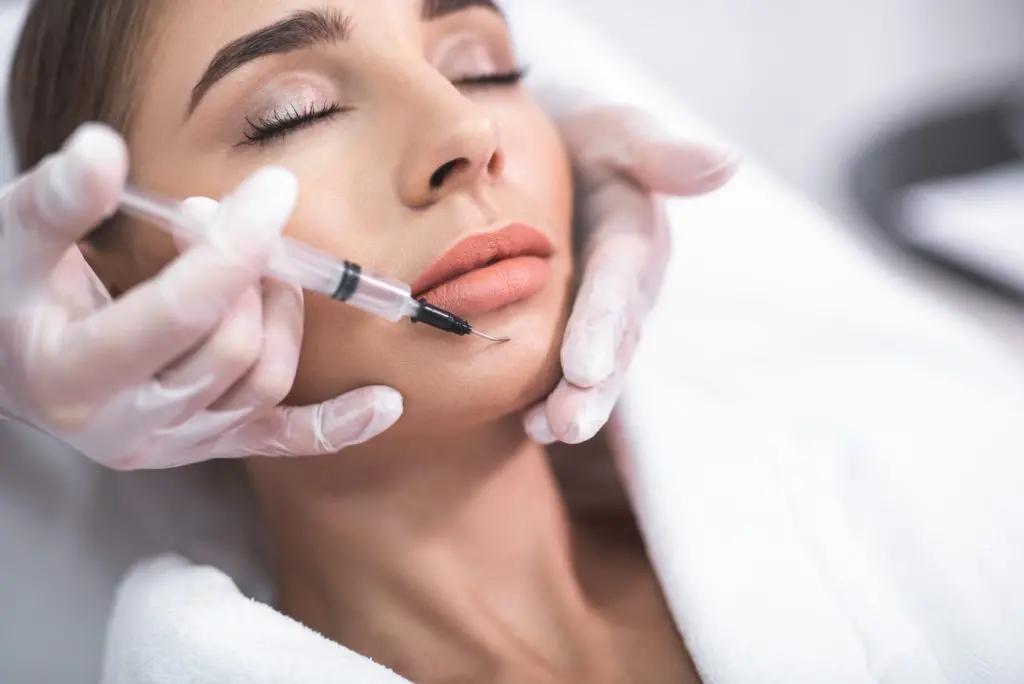 بهترین کلینیک تزریق فیلر چانه در اصفهان