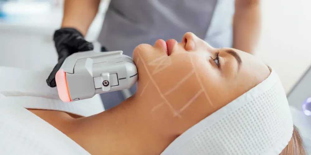 قیمت یک جلسه هایفوتراپی در اصفهان (1404) چقدر است؟💰 هزینه هایفو در اصفهان