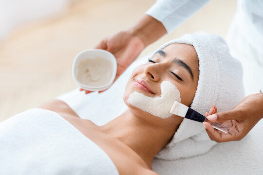 فیشیال صورت در اصفهان و پاکسازی تخصصی